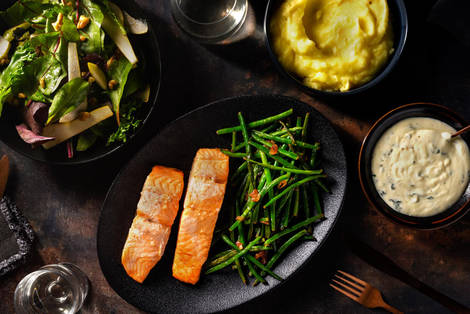 Fransk-inspirert laks og estragonsaus