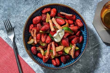 One-Pan Rote Beete-Gnocchi mit Schweinelachs