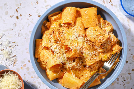 Paccheri-Pasta mit tomatiger Cremesoße