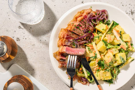 Steak met koolrabi-aardappelsalade