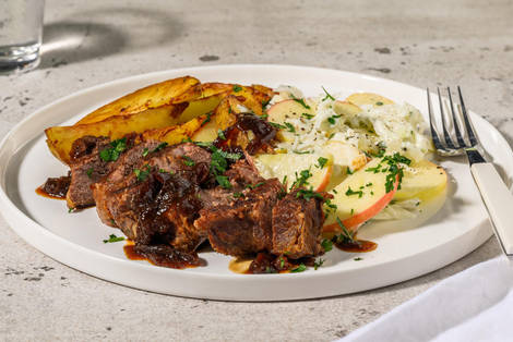 Steak met koolrabi-appelsalade