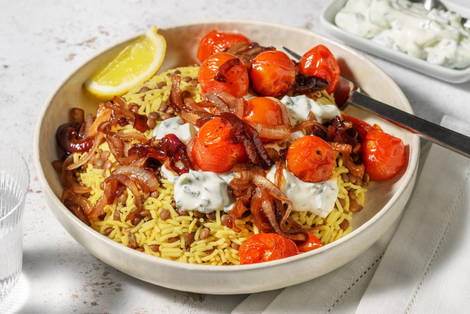 Mujaddara avec tomates cerises à la harissa & concombre au yaourt