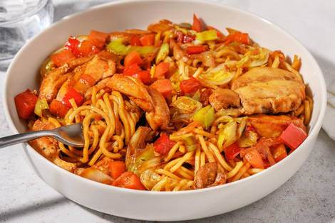 Stir-fry met kippendij en volkoren noedels