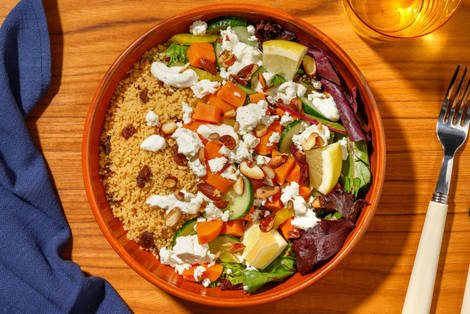 Goedgevulde couscousbowl met witte kaas