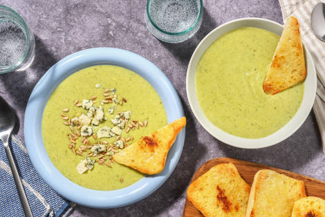 Fluweelzachte broccolisoep met knoflook-ciabatta