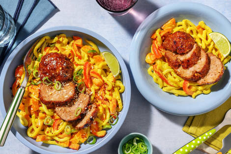 Fusion kipgehaktbrood met kokos-currynoedels