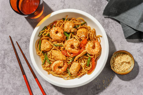 Cantonese Style Hoisin Chicken and Prawn Noodles