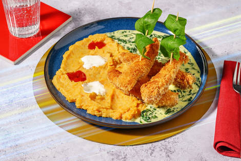 Fliegendes Fischstäbchen-Floß über dem Gemüseozean