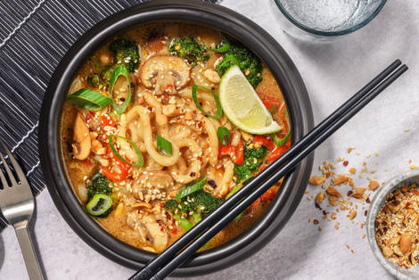 Udonnudeln in Miso-Erdnuss-Soße mit Brokkoli