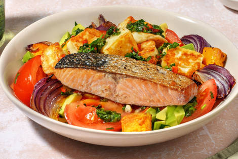 Ofengemüse mit Grillkäse, Avocado & extra Lachs