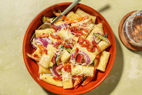 Rigatoni nach Cacio e Pepe Art mit Bacon