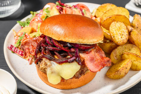 Cheeseburger au lard sur pain brioché