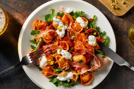 Antipasto tortelloni met serranoham en burrata