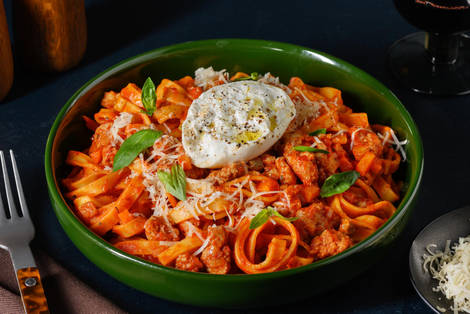 Bolognaise gourmande avec burrata et basilic