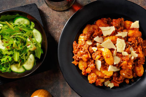 Wildzwijn-bolognese met gnocchi en Grana Padano