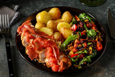 Kipfilet met serranoham en parmezaankrieltjes