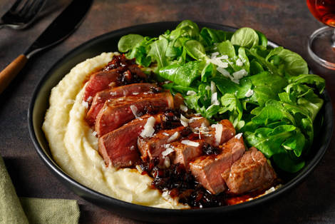 Steak met uiensaus en Parmigiano Reggiano