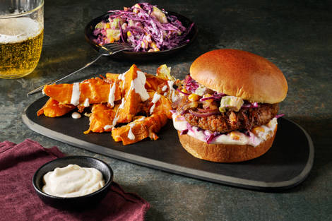 Burger de veau gourmand, salsa d'avocat acidulée et patate douce au fromage