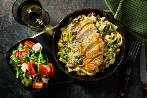 Creamy Pesto Chicken, Bacon and Pea Linguine