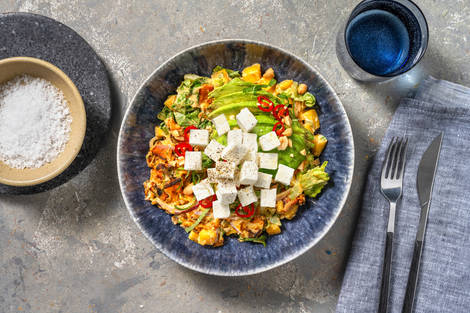 Tropische Salat-Bowl mit extra Bio-Feta und Süßkartoffel 