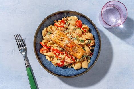 One-Pot-Conchiglie mit Pesto & extra Lachsfilet