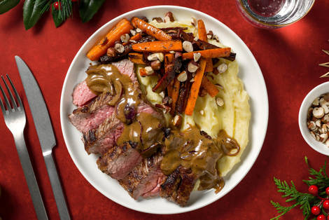 Steak met geroosterde regenboogwortels en hazelnoten