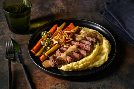 Filet mignon, sauce au poivre & chips de panais