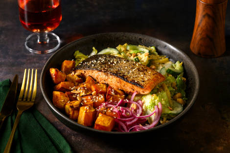 Saumon au miso et salade assaisonnée au sésame