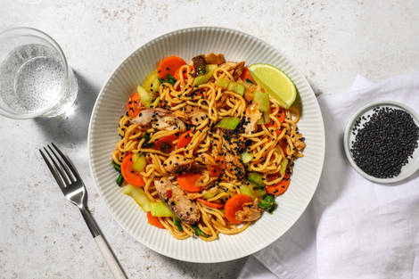 Saba noodles allo sgombro, salmone e pak choi