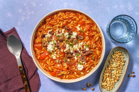 Orzo op z'n Grieks met pijnboompitten, feta en olijven