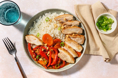 Extra de pollo en salsa hoisin con cacahuetes