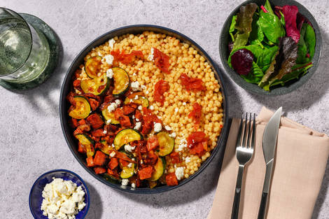 Perlencouscous mit Harissa, Chorizo und Hirtenkäse