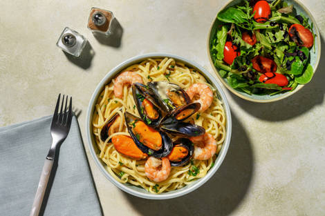 Creamy Garlicky Mussel and Prawn Linguine