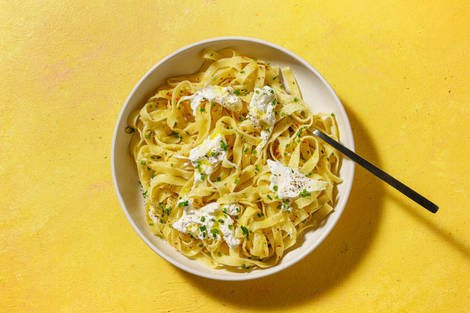 Tagliatelle exprés al limón con burrata italiana
