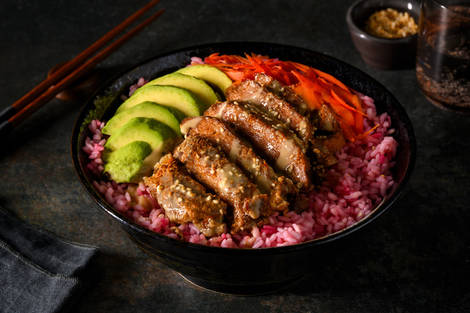Japanische Sakura Bowl mit veganem Steak
