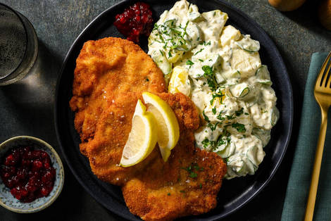 XXL Plätzli mit extra viel Kartoffelsalat