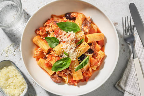 Pasta in Thunfisch-Tomatensoße