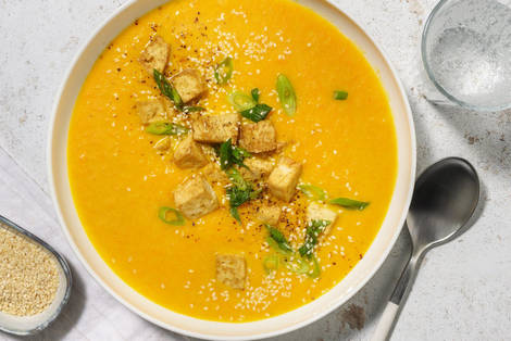 Scharfe Rüebli-Suppe mit Tofu aus dem Air-Fryer