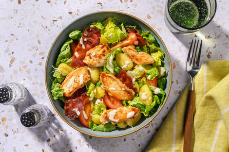 Crispy Gnocchi & Bacon Salad mit extra Bio-Hähnchen