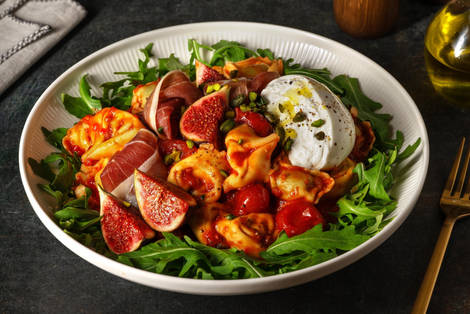 Antipasto tortelloni met serranoham en burrata