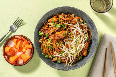 Bami in Surinaamse stijl met kippendijreepjes