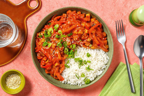 BBQ-Räuchertofu mit Paprikagemüse auf Jasminreis