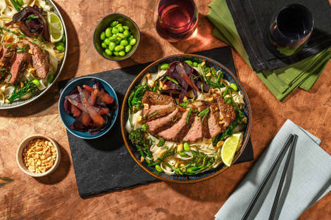 Bowl de nouilles au bœuf et broccolini