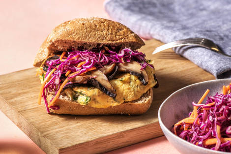 Broodje omelet met pittige blauwe kaas