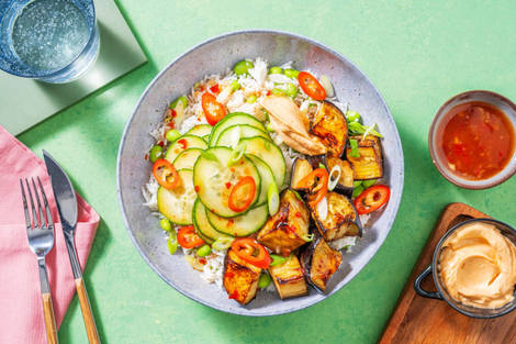 Bunte Bowl mit Edamame & glasierter Aubergine