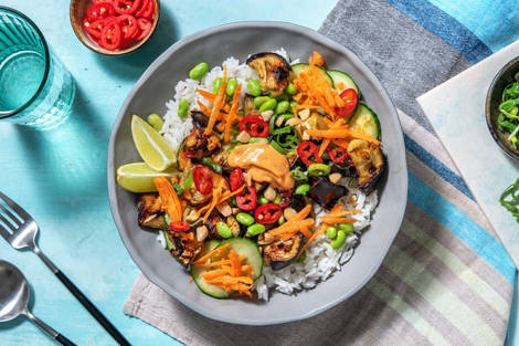 Bunte Bowl mit Edamame & glasierter Aubergine