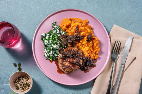 Wildzwijnburger met zoete aardappel-wortelpuree