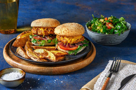 Kip-cheeseburgers met zoete rode ui