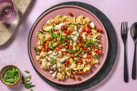 Parelcouscous met feta en gepofte kikkererwten