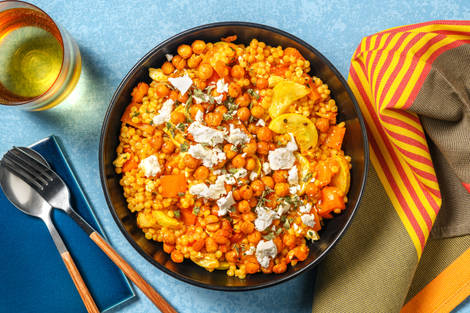 Parelcouscous met feta en gepofte kikkererwten